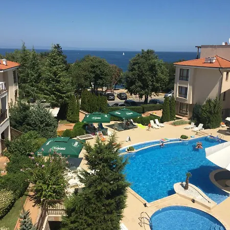 Bay Апартамент *